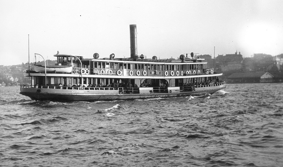 Sydney ferry KULGOA heading to Circular Quay (1902–32)