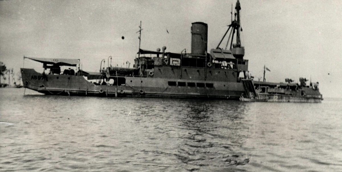Sydney ferry KALANG as converted to AEME floating workshop AB97 during WW2 (1942–45)