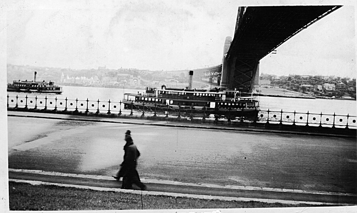 Sydney ferry KAMIRI 1930s, Dawes Point