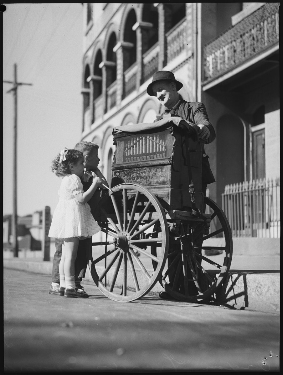 Organ grinder, Sydney, 9 April 1940