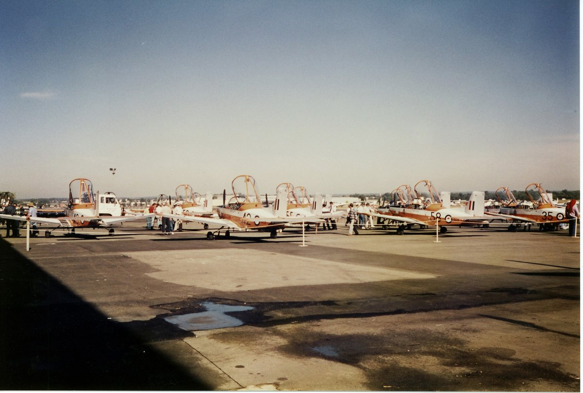 Sale of RAAF CT4 Trainers at Bankstown Aerodrome May 1993
