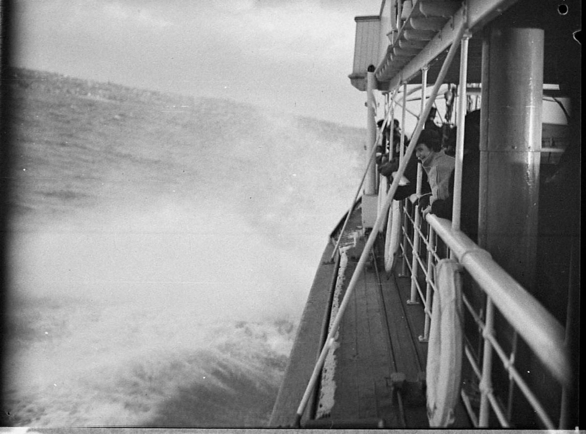 Sydney ferry BURRA-BRA crossing the Heads (1937)