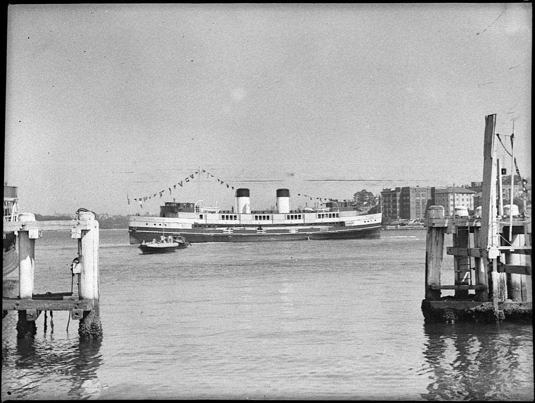 Sydney ferry SOUTH STEYNE arrives in Sydney from SCOTLAND (1938)