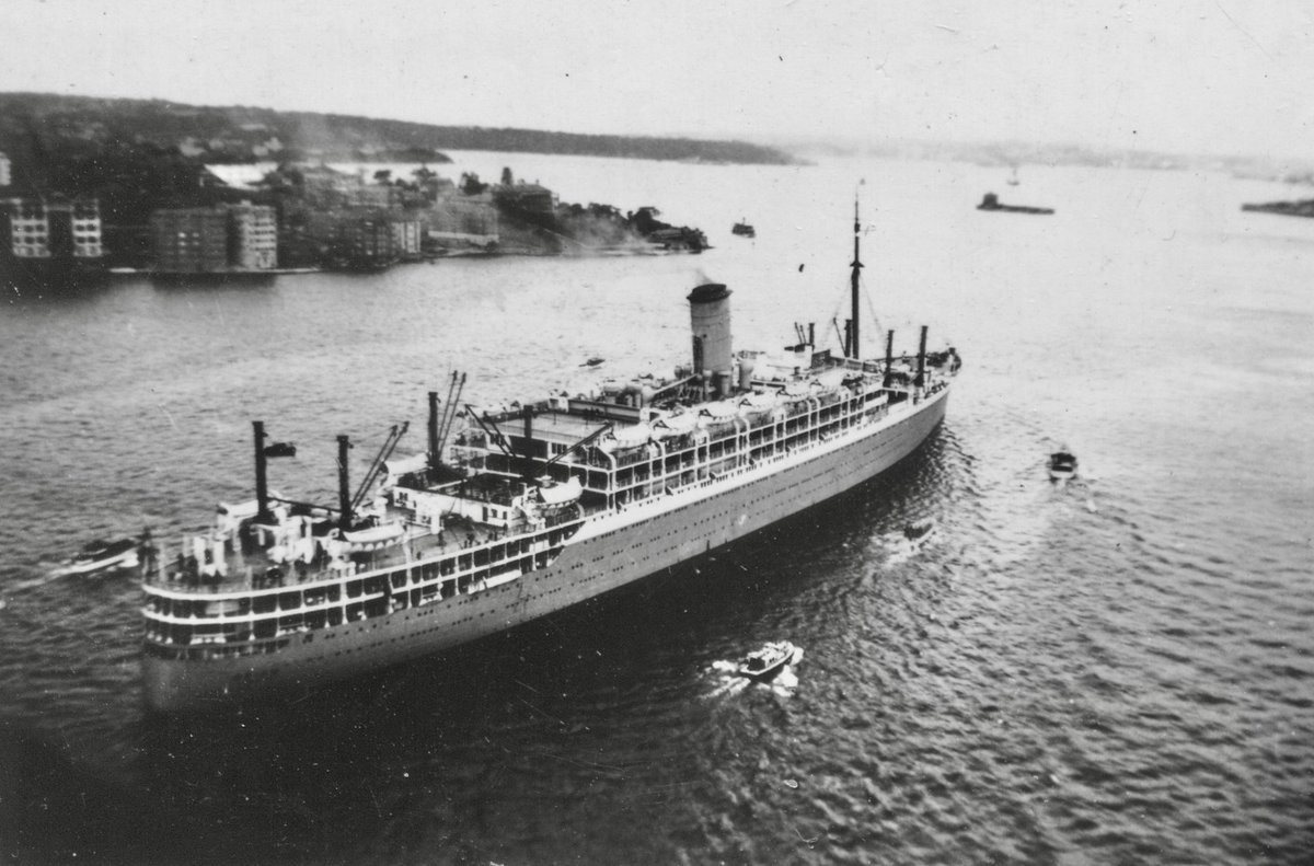 RMS Orion leaving Sydney, 17.9.1949
