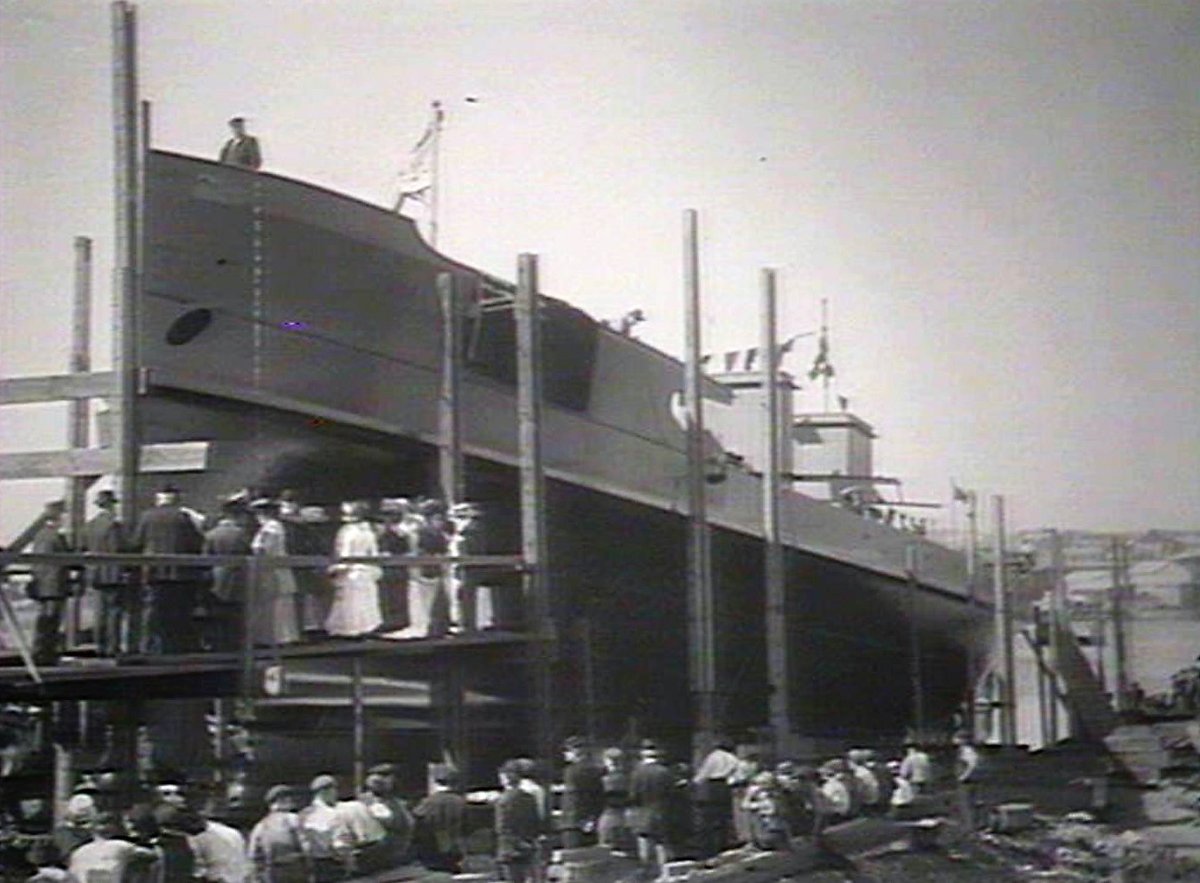 Sydney ferry BELLUBERA on stocks launch day, Woolwich (1910)
