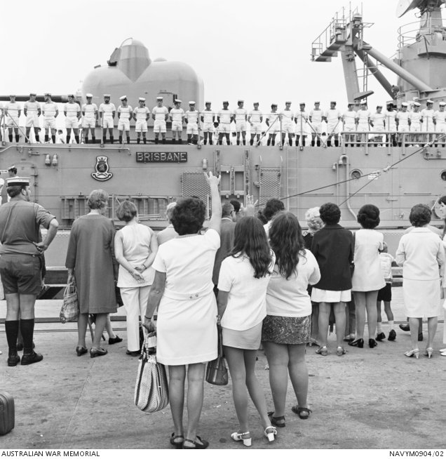 Families farewell HMAS Brisbane as it departs for its second Vietnam tour, Potts Point (1971)