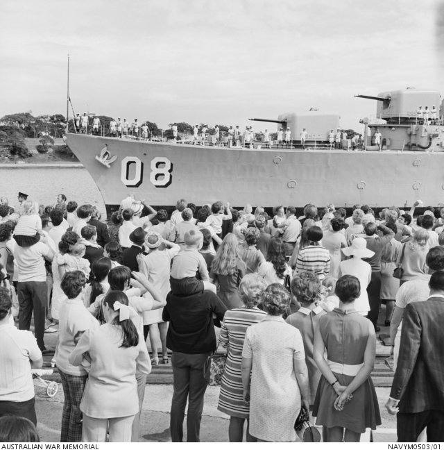 HMAS Vendetta arrives at Garden Island after its Vietnam tour, Potts Point (1970)