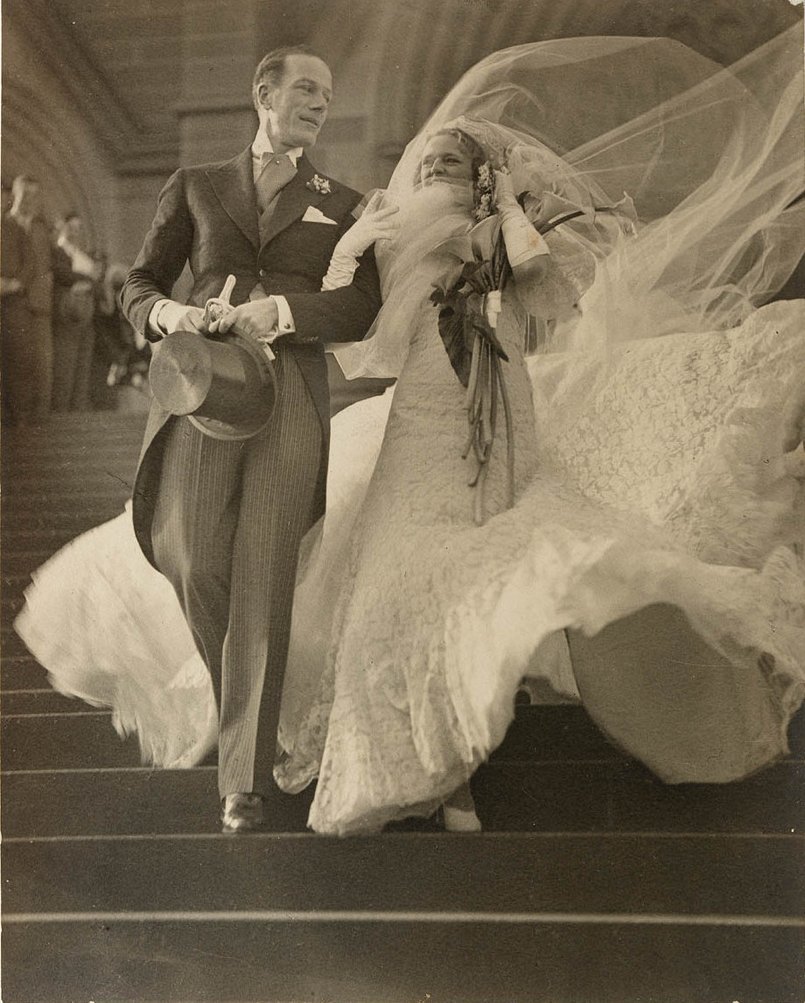 Madge Elliott and Cyril Ritchard's wedding, Sydney city centre (1935)