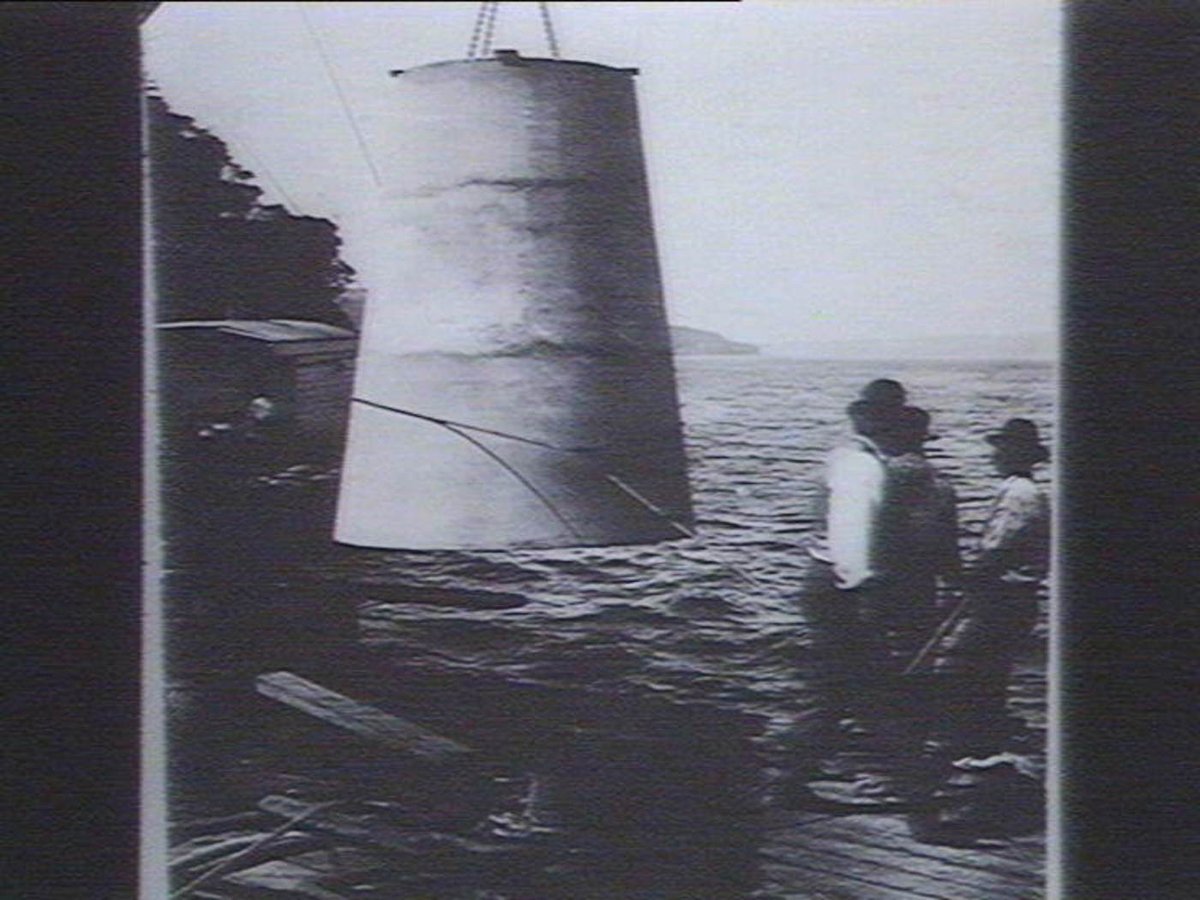 Erection of the light house off Bradleys Head 1, Mosman (c. 1916)