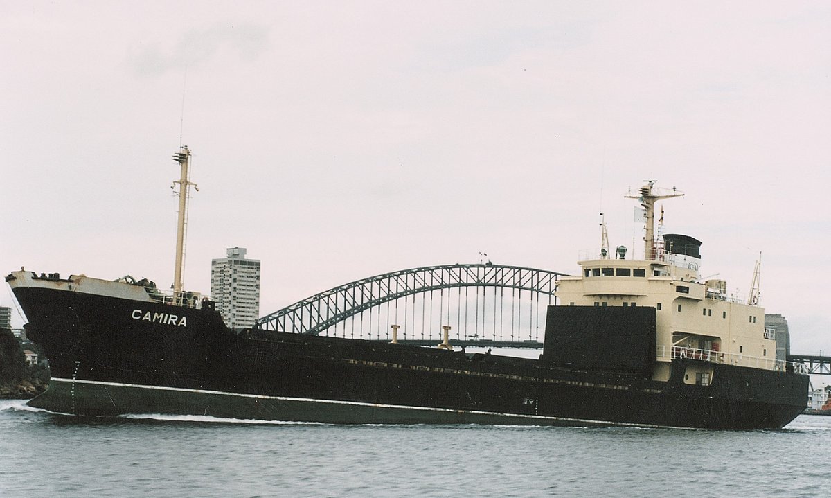 Camira inbound, after passing Harbour Bridge, 1990 (Graeme Andrews, City of Sydney Archives), Sydney Harbour