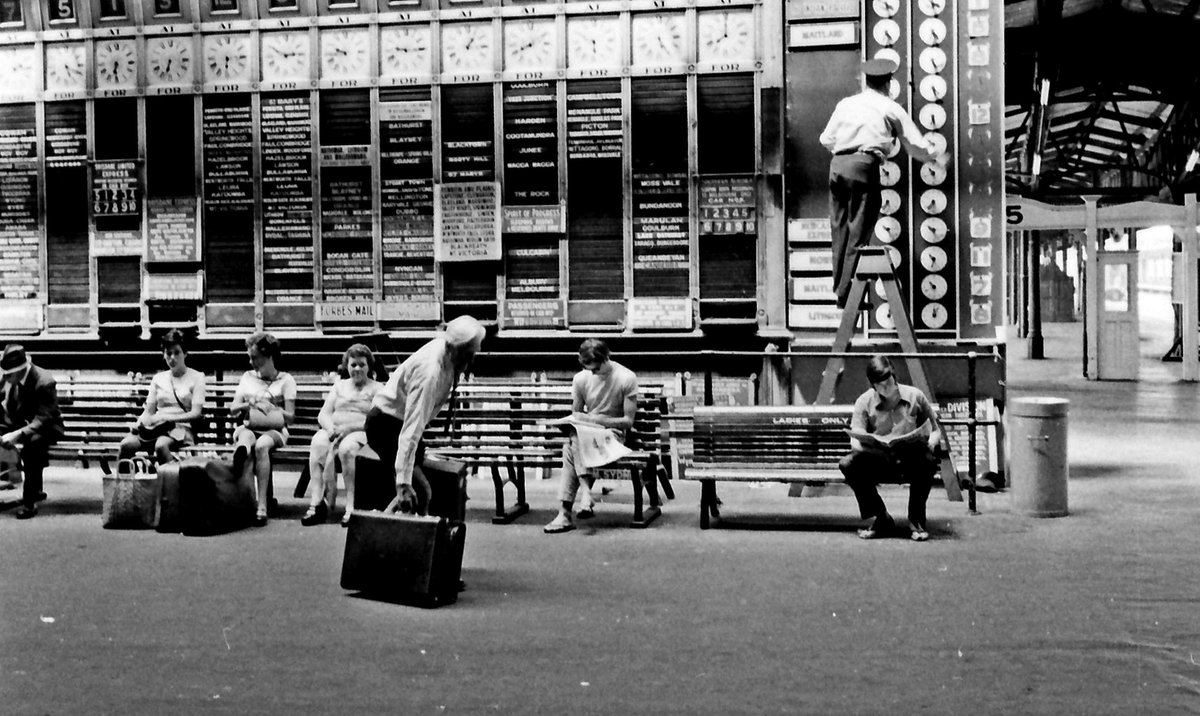 71-01 08 Sydney Central Station, Australia 1971, Haymarket