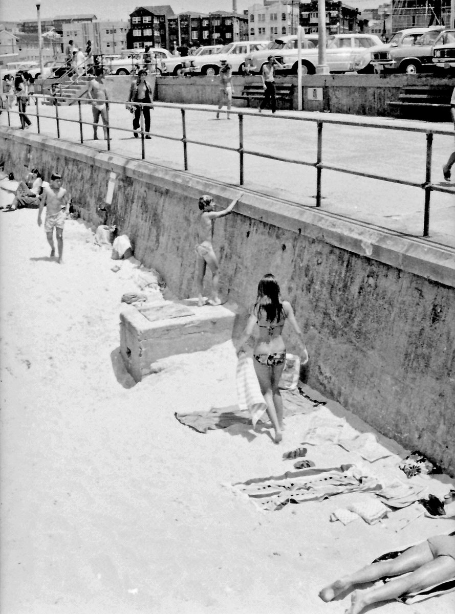 71-01 24 Bondi, Sydney, Australia 1971
