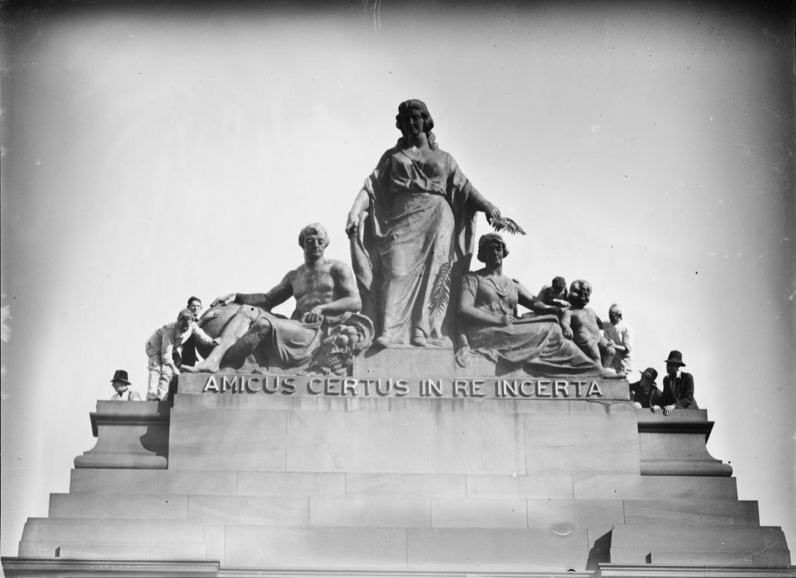 Amicus statue on top of the Australian Mutual Provident Society Head Office, Pitt Street, Sydney (c.1930), Sydney city centre (c. 1930)