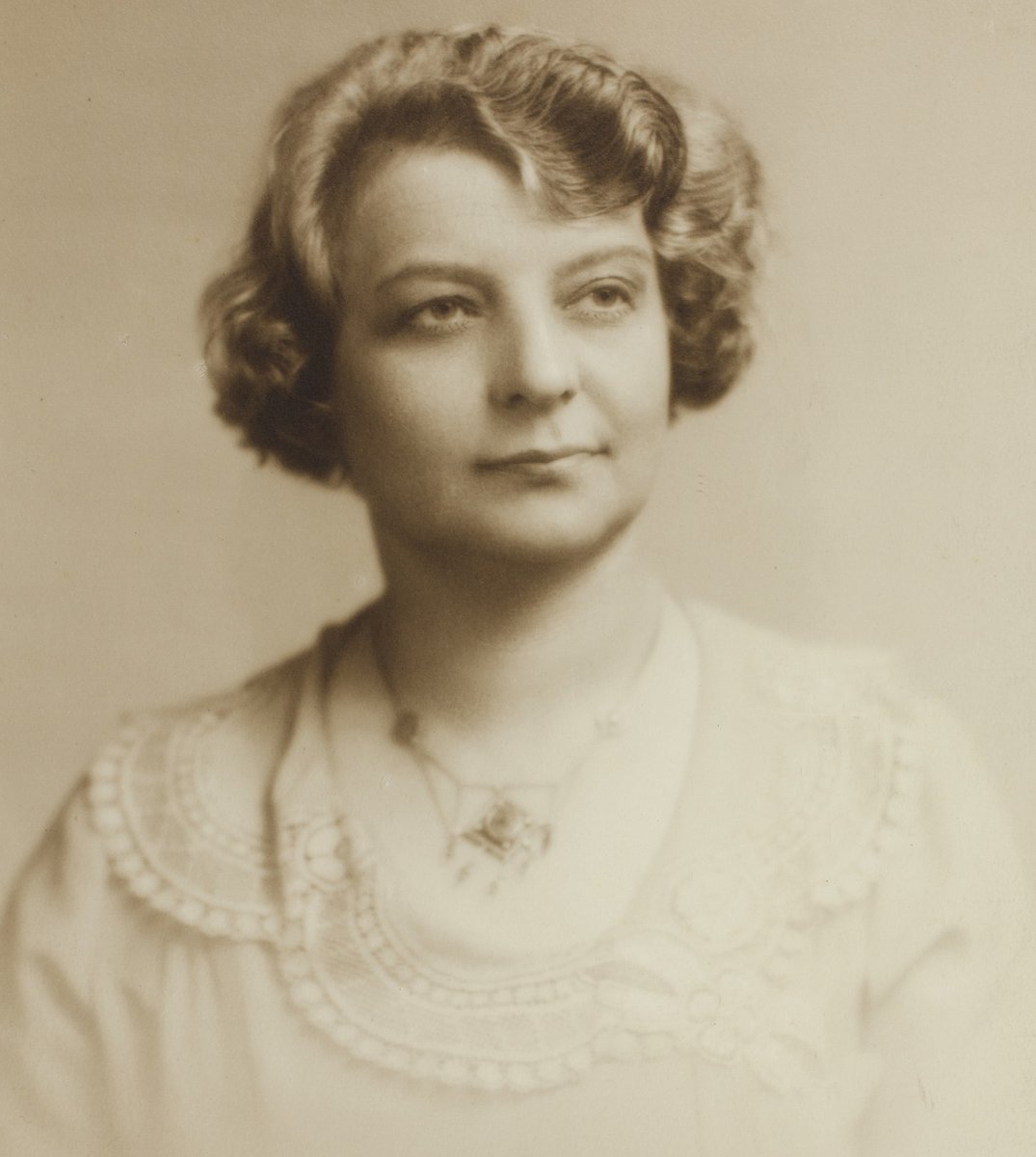 Dr reading 1920s, Sydney (c. 1925)