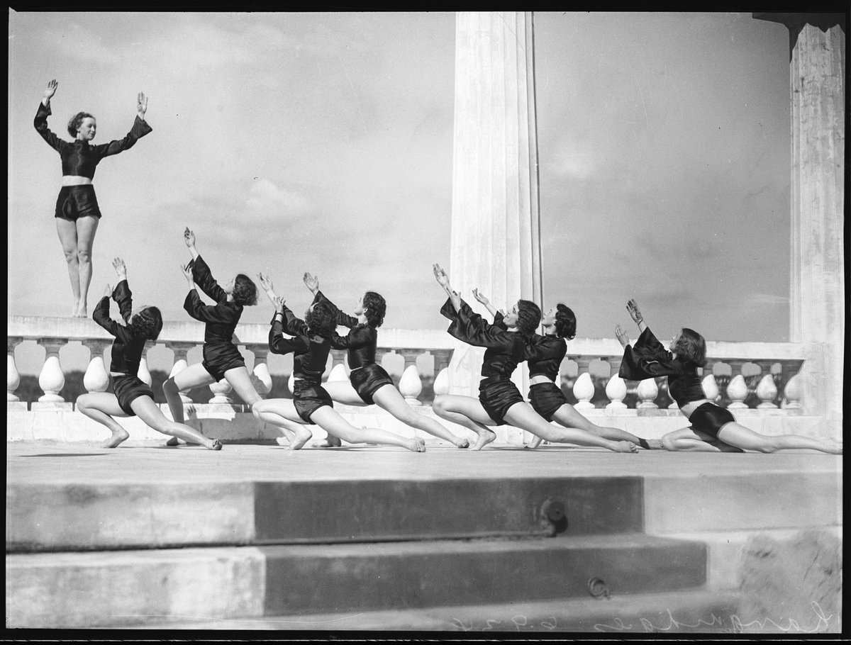 Langridge's Roto Girls Sun 1934, Sydney