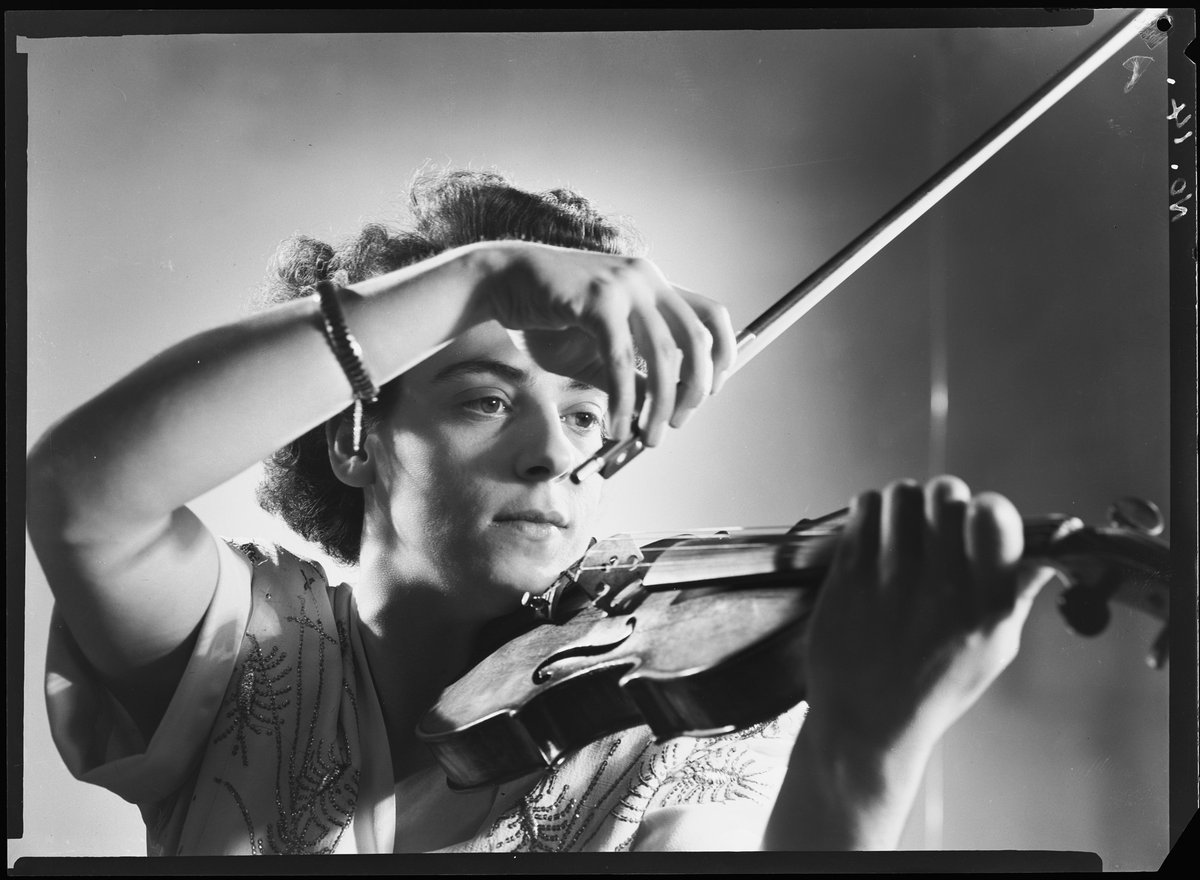 Violinist Ginette Neveu, Sydney (1948)