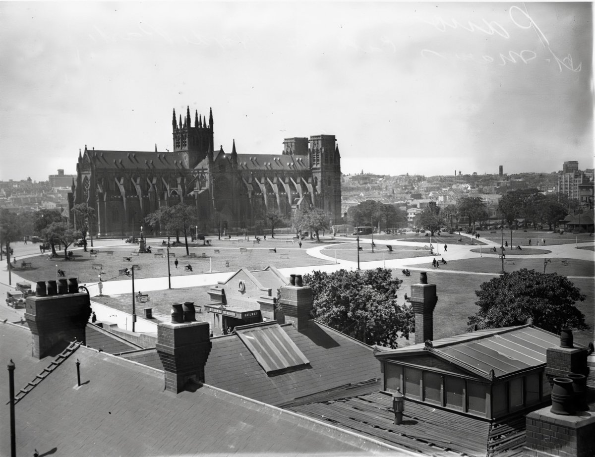 Hyde Park without the fountain, Sydney city centre (c. 1930)