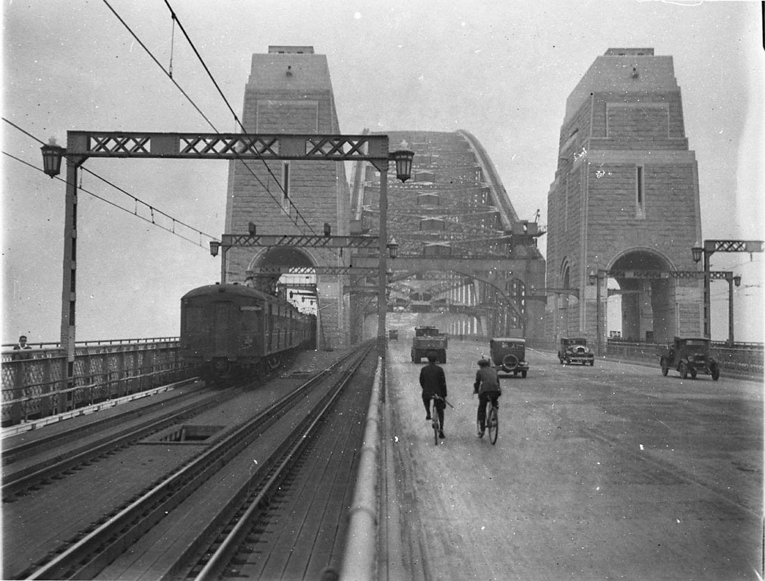 SydneyHarbourBridgeMarch1932SamHood, Sydney Harbour