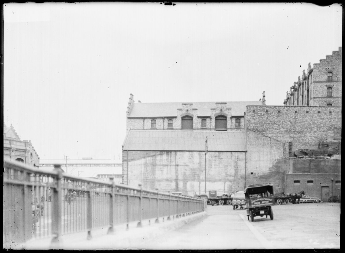 Grafton Bond Stores from Napoleon Street. Hickson Road is at lower left, Sydney (1923)