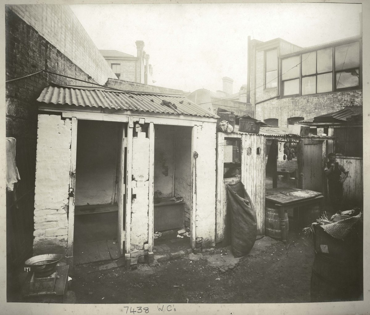WC (toilet facilities), Sydney (1900)