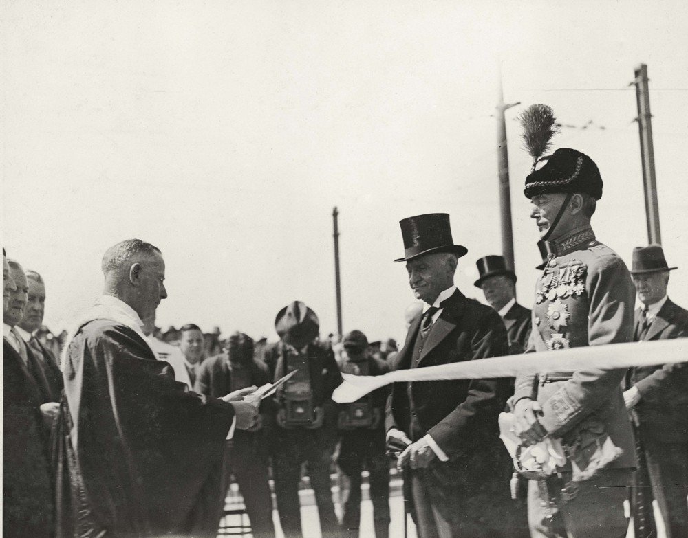 Mayor of North Sydney Ald. Primrose cutting Ribbon (1932)