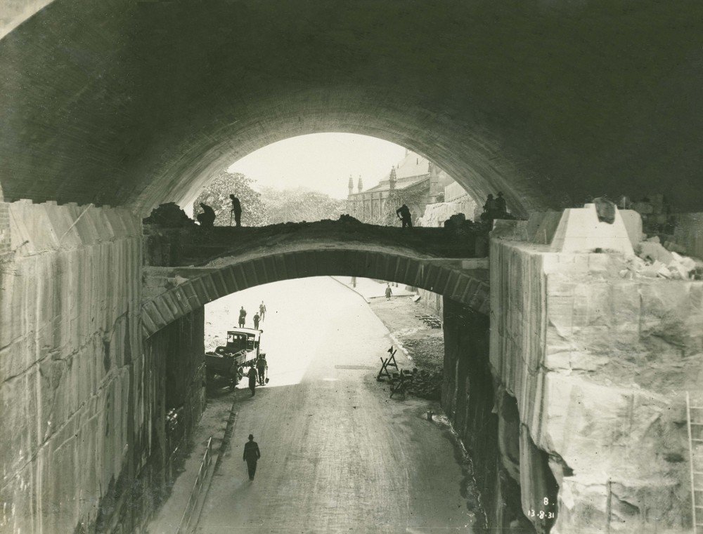 Demolishing Princes St Stone Arch over Argyle Street, Sydney city centre (1931)