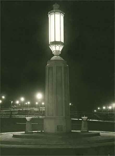 Ornamental Lamp & Standard - Crescent Parklets, Fairfield (c. 1932)