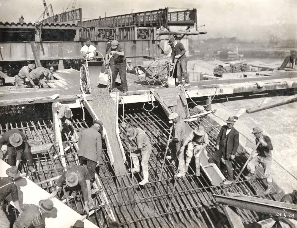 Pouring Fitzroy Street Arch, Sydney Harbour (1928)