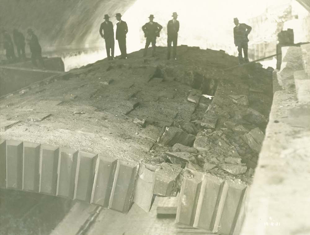 Demolishing Princes Street Stone Arch Ring, Sydney Harbour (1931)