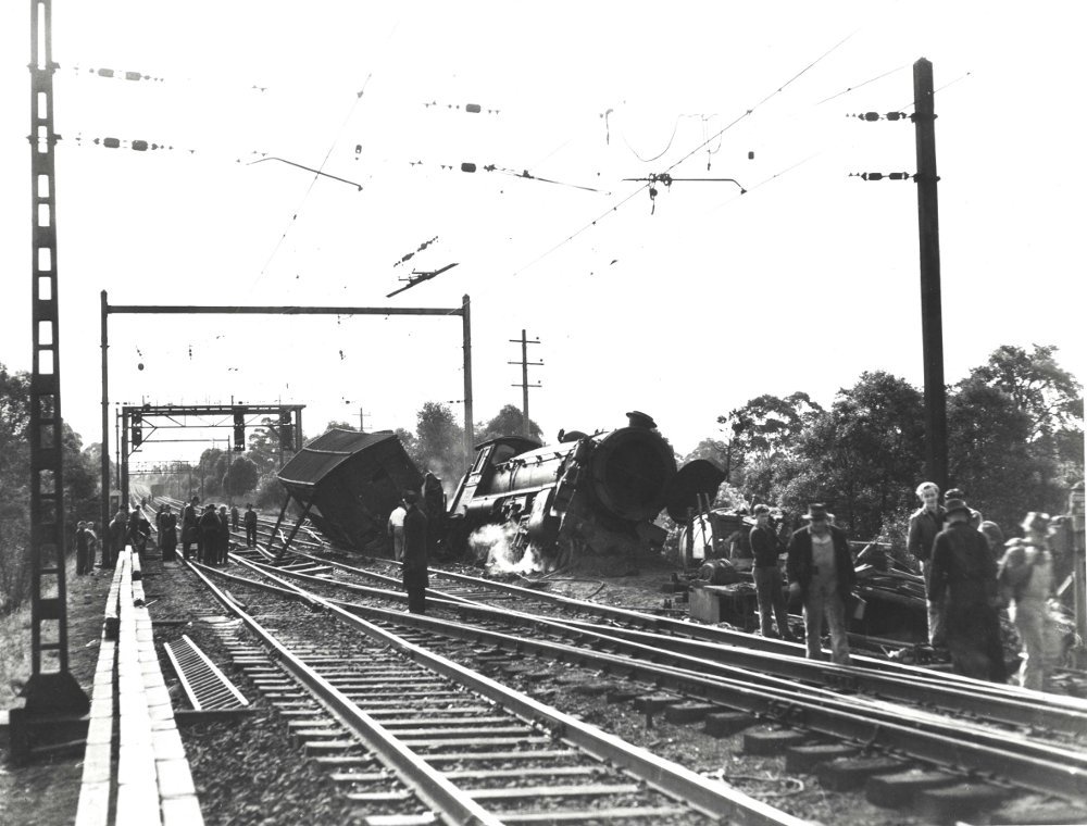 Derailment at Eastwood, 1948