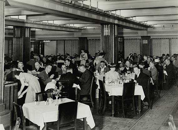 Wynyard (?) Railway Refreshment Room, Sydney city centre (c. 1946)