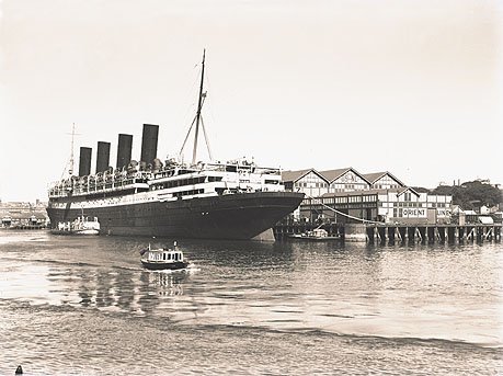 The Aquitania, Sydney (1940)