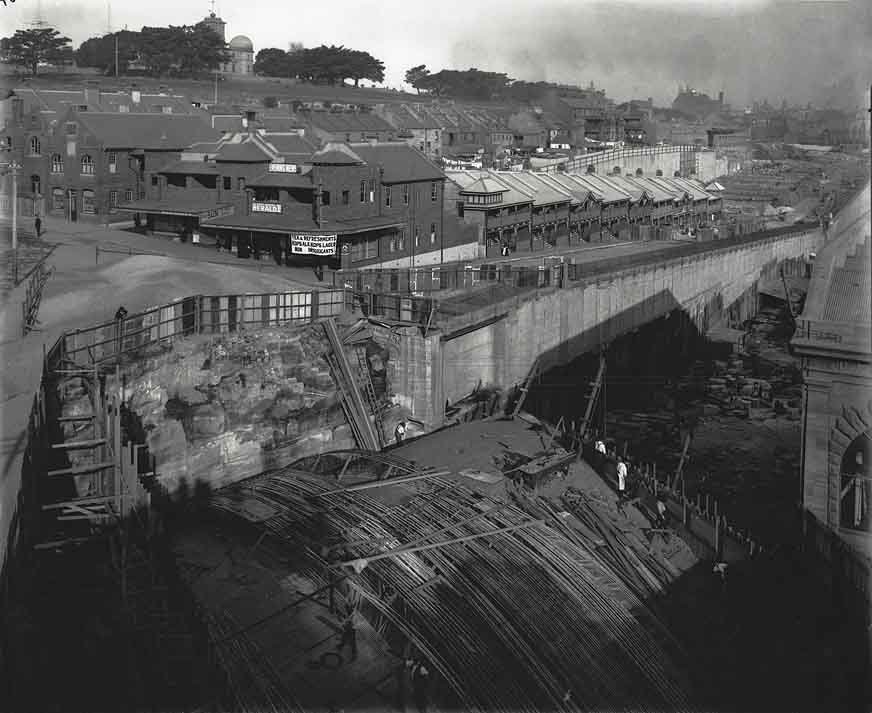 Building a bridge on Hickson Road, Millers Point (c. 1911)
