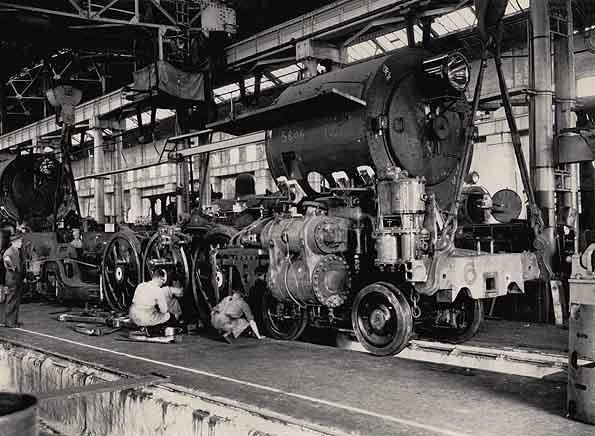Locomotive construction, Eveleigh (1945)