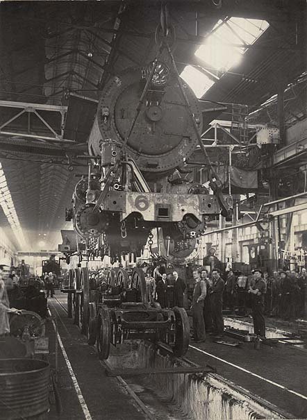 Building a locomotive, Eveleigh (1945)