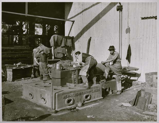 Working the angle crimping machine, Milsons Point (c. 1926)