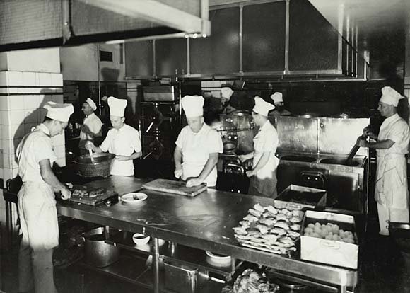 Railway Refreshment Room - Wynyard, Sydney city centre (1946)