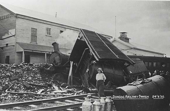 Train derailment near Dungog, Sydney city centre (c. 1920)