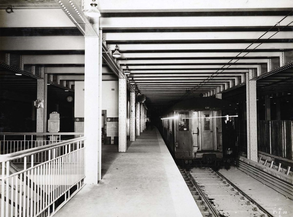 Wynyard Station - Shore track platform looking north, Sydney city centre (c. 1932)