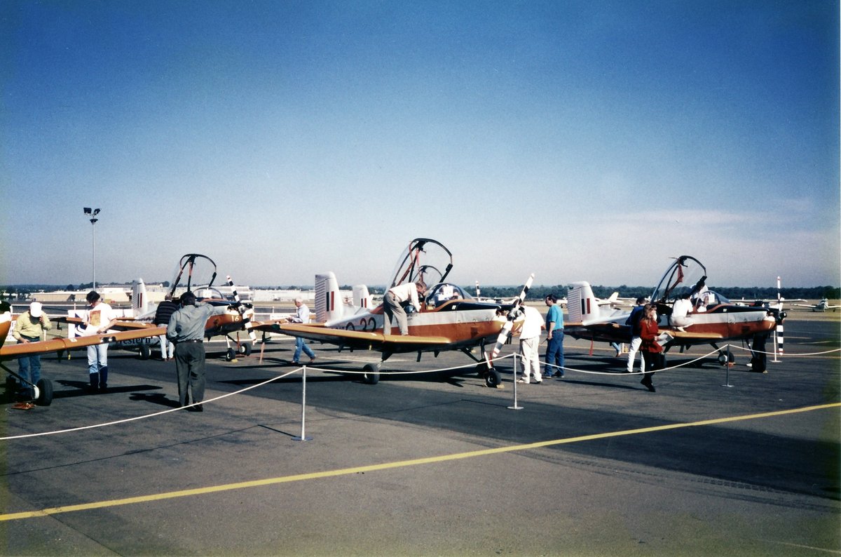 Sale of RAAF CT4 Trainers at Bankstown Aerodrome May 1993