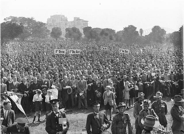 Anzac Day in the Domain, Sydney, 25 April ca. 1930 Sam Hood, Sydney city centre (c. 1930)