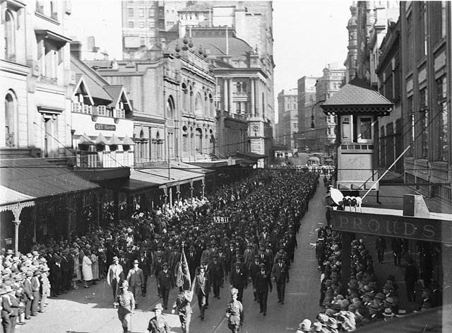 Anzac Day March, King Street, Sydney, 25 April ca. 1931 Sam Hood, Sydney city centre (c. 1931)