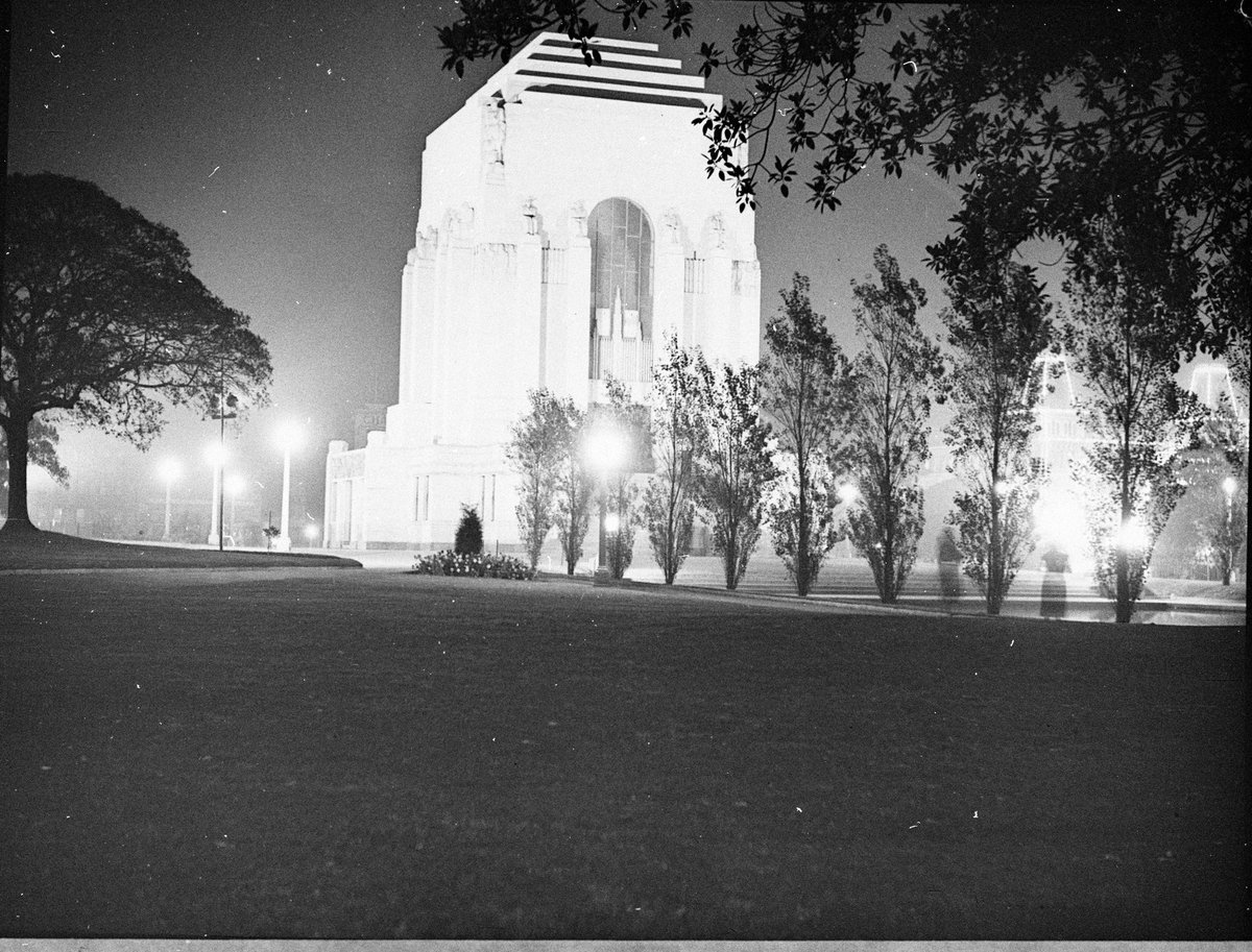 The ANZAC War Memorial, Sydney, 1934 or 1937 photograph by Sam Hood, Sydney city centre