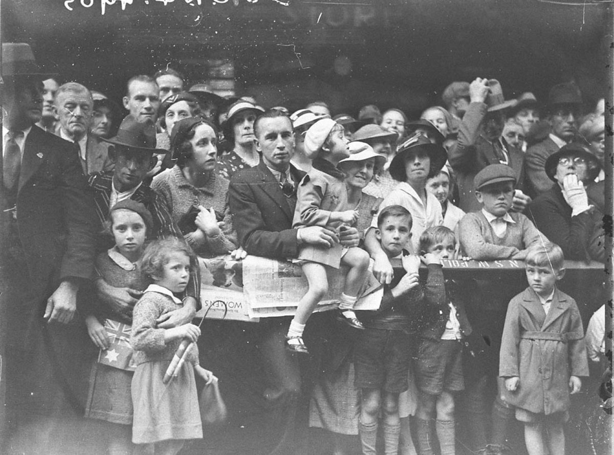 Crowds at Dawn Service in Martin Place c. 1935 by Sam Hood