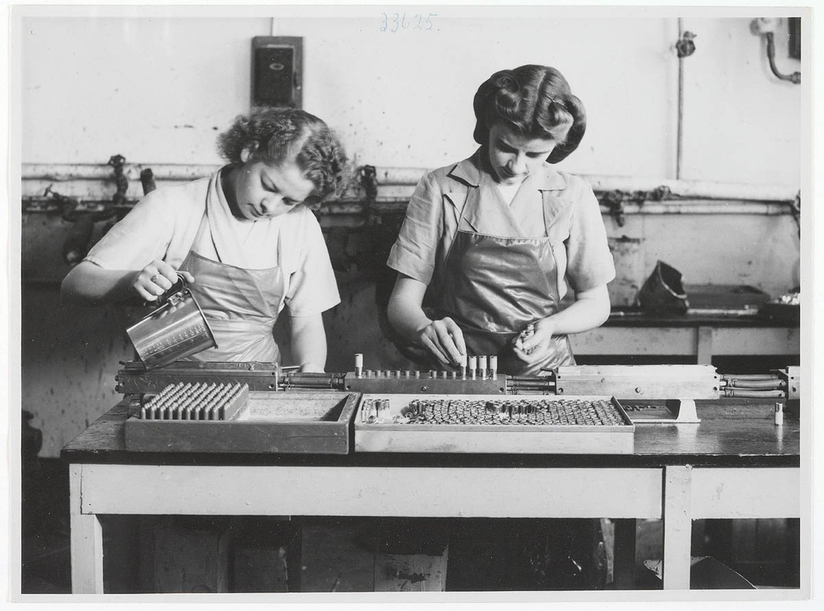 Lipstick production at Colgate-Palmolive, Balmain East (1940s)