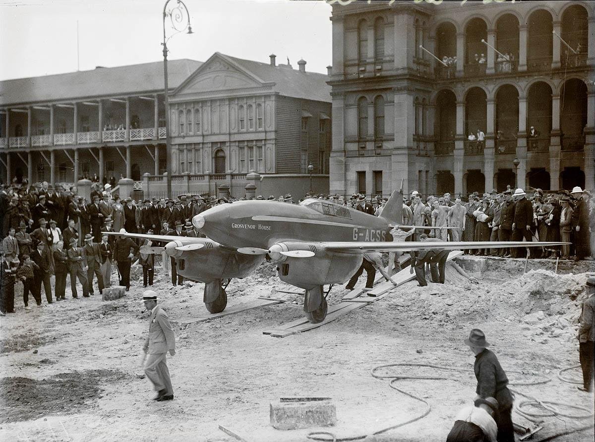 DH 88 Comet Grosvenor House G-ACSS moved into Martin Place (1934)