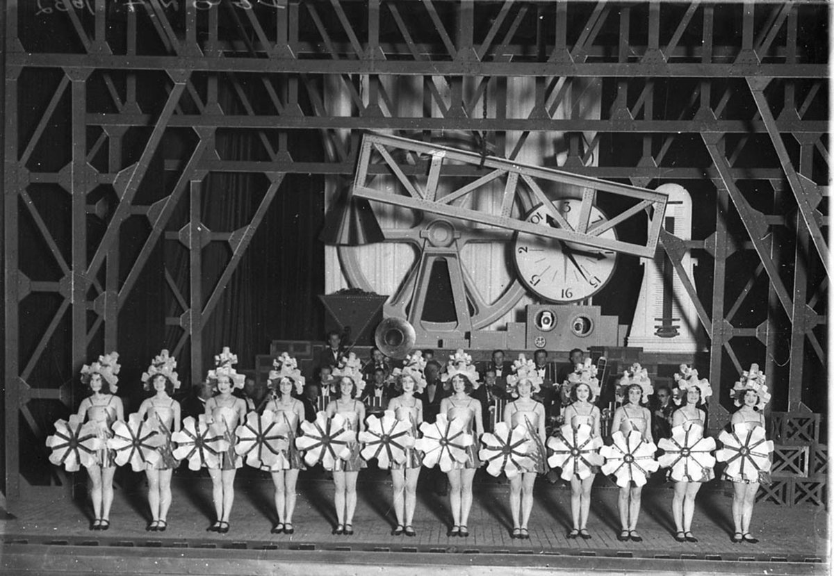 Modernistic idea set and State Theatre Ballet at the Theatre, Sydney city centre (1929)