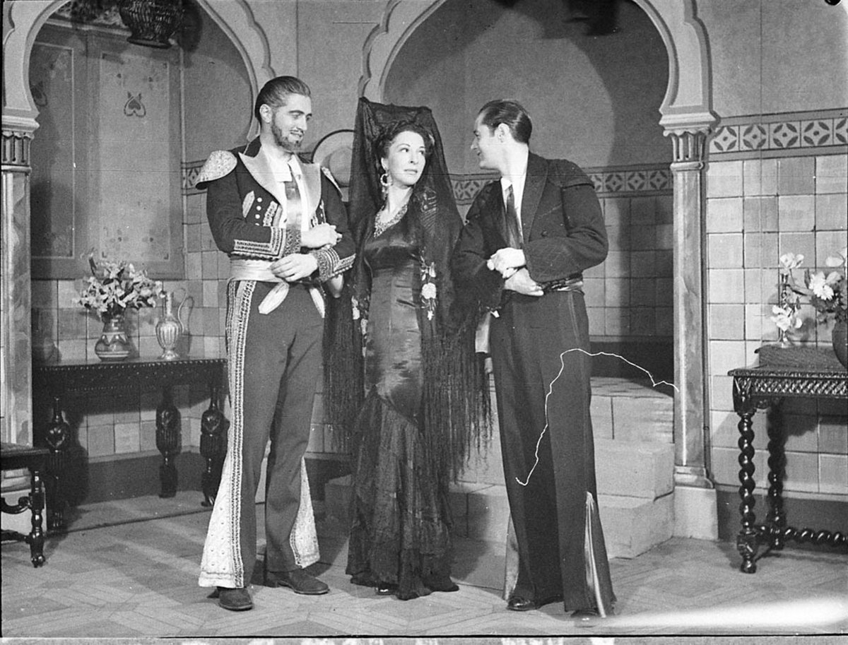 The Squall Theatre Royal photo call, Sydney city centre (1944)