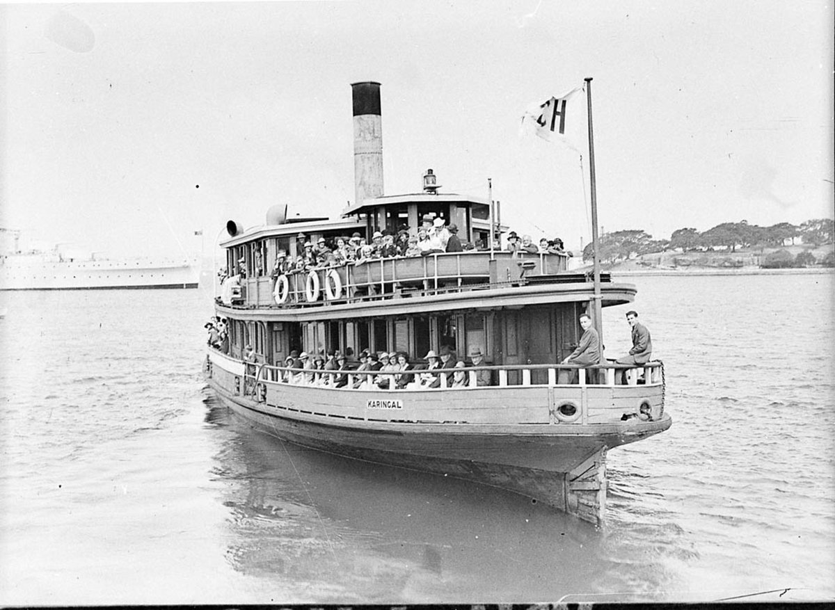2CH Jollyboat Karingal leaving Circular Quay (1936)
