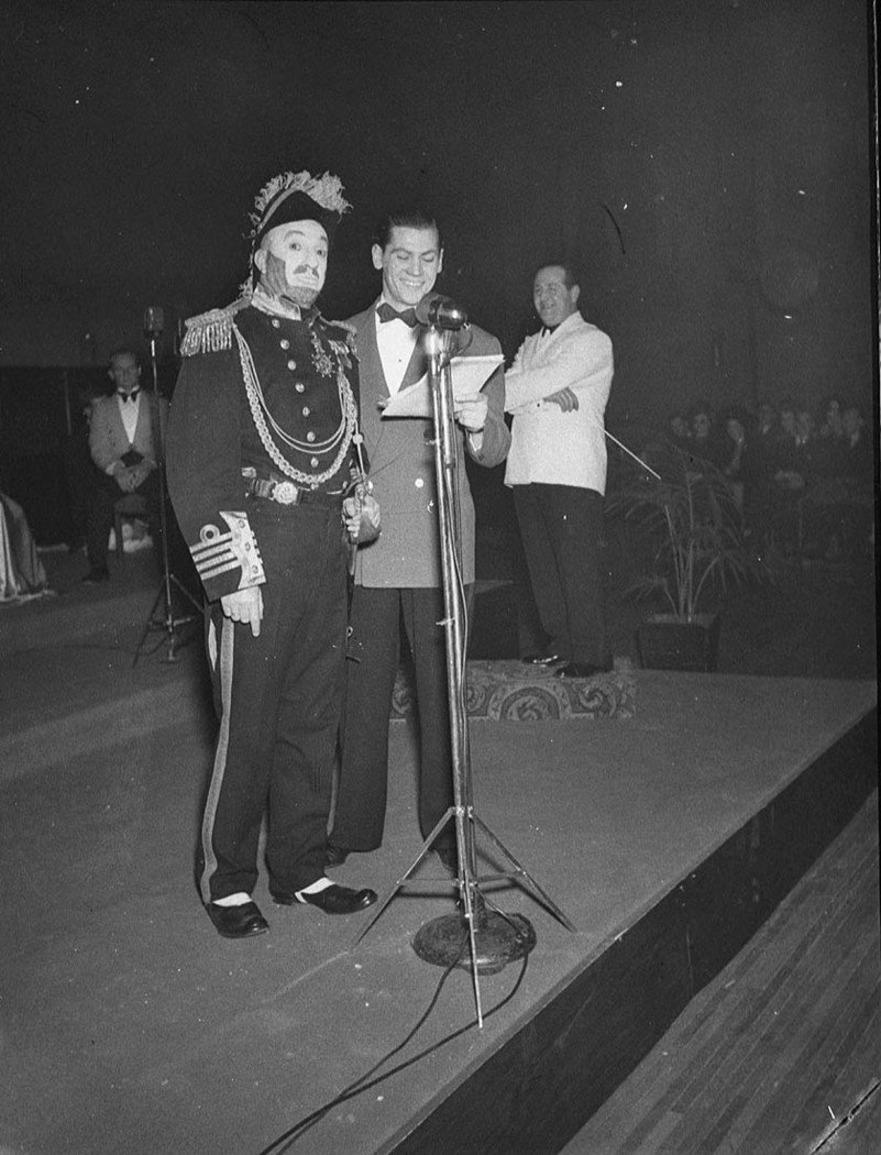 2GB Palmolive Star Parade Youth Show Trocadero taken for Mr Oswald Anderson George Paterson Ltd, Sydney (1941)
